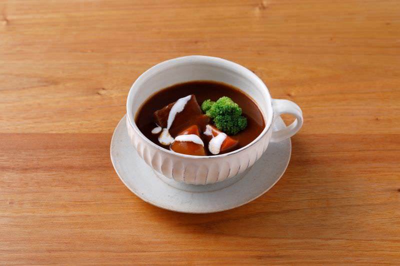 定食のテールスープ・とろろを追加料金で牛たんシチューに変更可