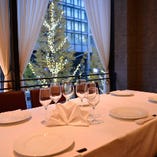 京橋エリアの街並みを眺めながらのお食事◎