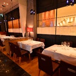 テーブル繋げて様々な人数でのご宴会にご利用可