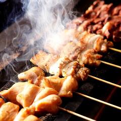 備長炭のなかでも特に質のいい紀州備長炭で焼き上げる＜焼とん＞