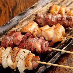 1本1本丁寧に焼き上げた茶美豚使用の”焼きとん”