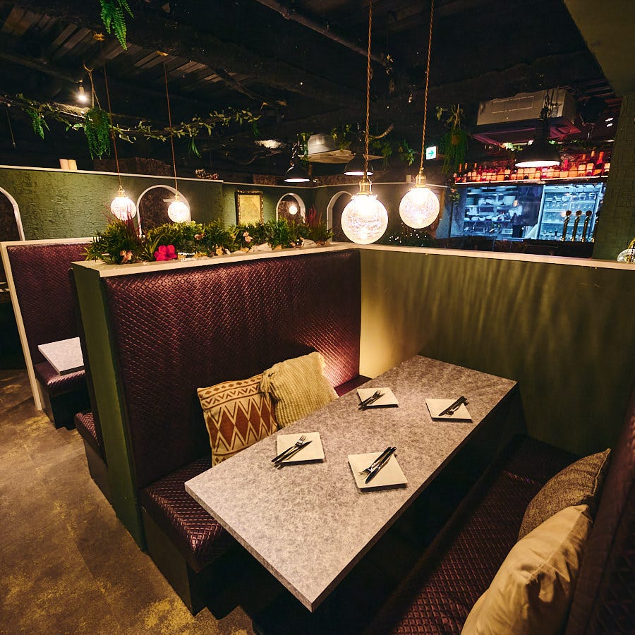 全席個室ビストロダイニング フルムーン 新宿店のテーブル席