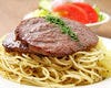 ●牛肉の薄切りステーキ　
　　バターライスとスパゲッティ添え
