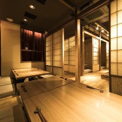 お酒片手に盛り上がれる、プライベート感満点の大小個室完備！