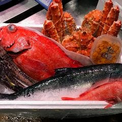 全国各地からの新鮮な鮮魚も魅力の1つ！お造りで是非！