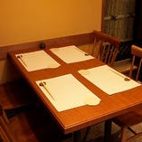 【テーブル席：2～4名様】お仲間との少人数でのお食事に最適◎
