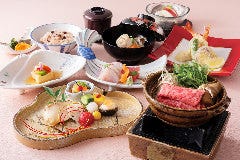 お祝いの席にぴったりな 会席料理をご用意いたします。
