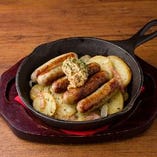 ニュルンベルガーソーセージとジャーマンポテト/Nuremberg Mini Sausages & German Potatoes