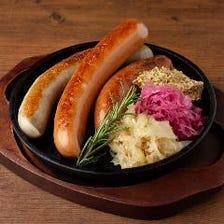 特製ドイツソーセージ3種盛り／Three Sausage Platter