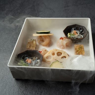 寿司と海鮮 暁_付きだしにもこだわり