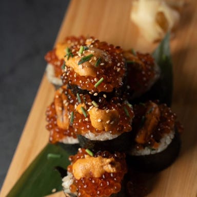 寿司と海鮮 暁_【名物】うにイクラこぼれ巻き