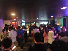 空間を少し作り、動きのある二次会会場をお作りできます!!