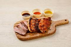 日本橋三越ビアガーデン グリルテラス日本橋_3種のお肉（牛・豚・鶏　レギュラーコース）の盛り合わせメニューもあります！