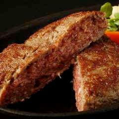 国産黒毛和牛100％使用した手ごねハンバーグは肉厚ジューシー♪