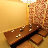 ご用途・人数に応じて個室へとご案内致します。接待・ご会食などおもてなしの場としても最適な空間となっております。