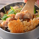 串焼専門店 山鶏で人気の『鶏釜めし』税込1,452円