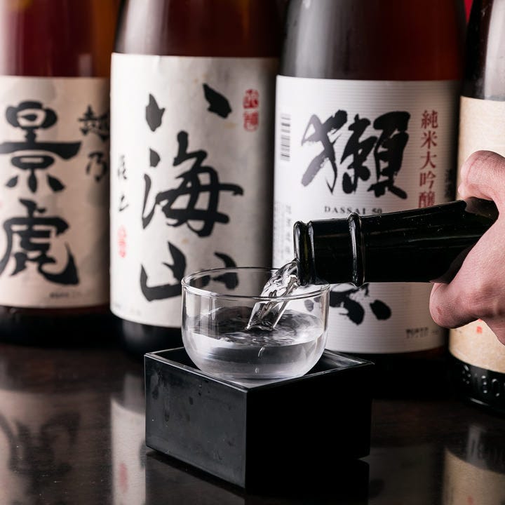こだわりの逸品料理と相性抜群の厳選日本酒もご用意しております