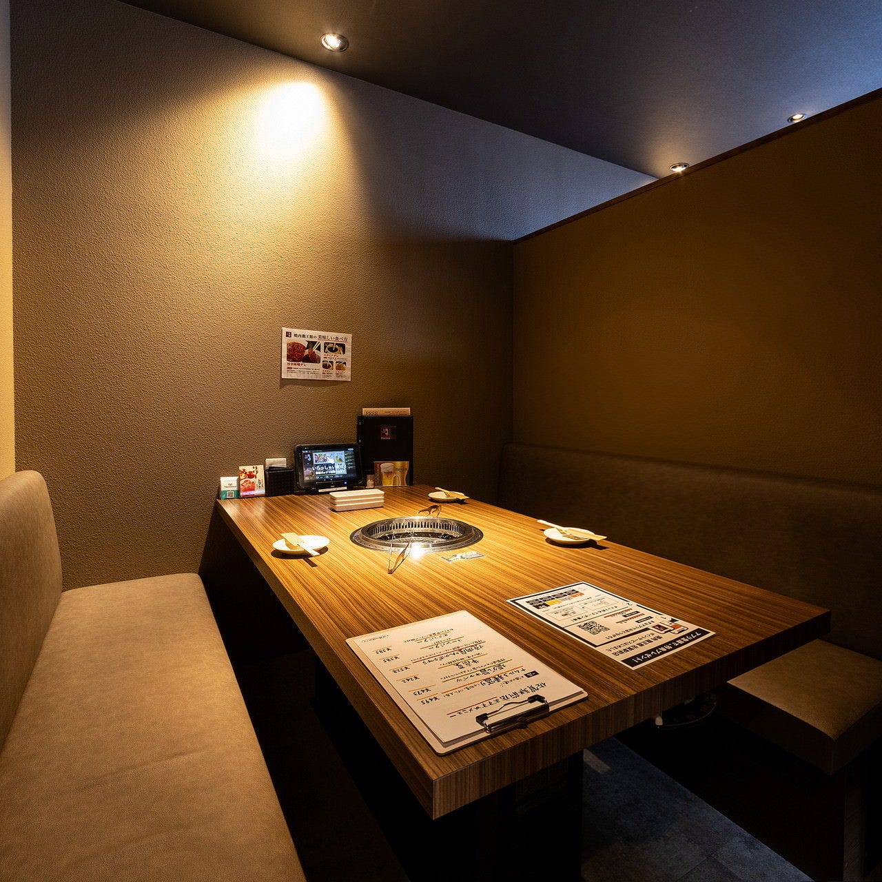焼肉 龍王館 佐賀駅前店_4名様迄のテーブル席（ソファBOX席）