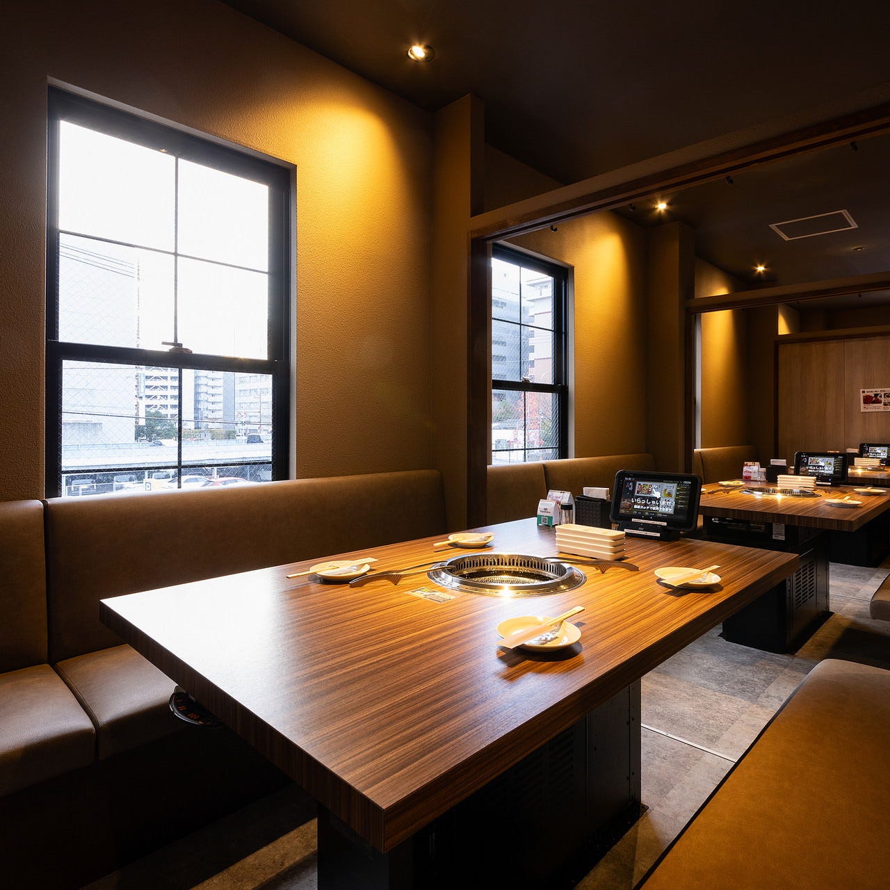 焼肉 龍王館 佐賀駅前店_10名様迄のテーブル席（ソファBOX席）
