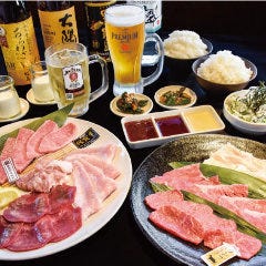 焼肉 龍王館 佐賀駅前店_【龍王館 特得コース】
上質な和牛をリーズナブルに楽しめる120分飲み放題付コースです。和牛内ハラミ・龍王館カルビ・タンなど、味わえる部位の種類充実◎家族の食事や焼肉宴会、食べ盛りな学生のプチ贅沢におすすめです。