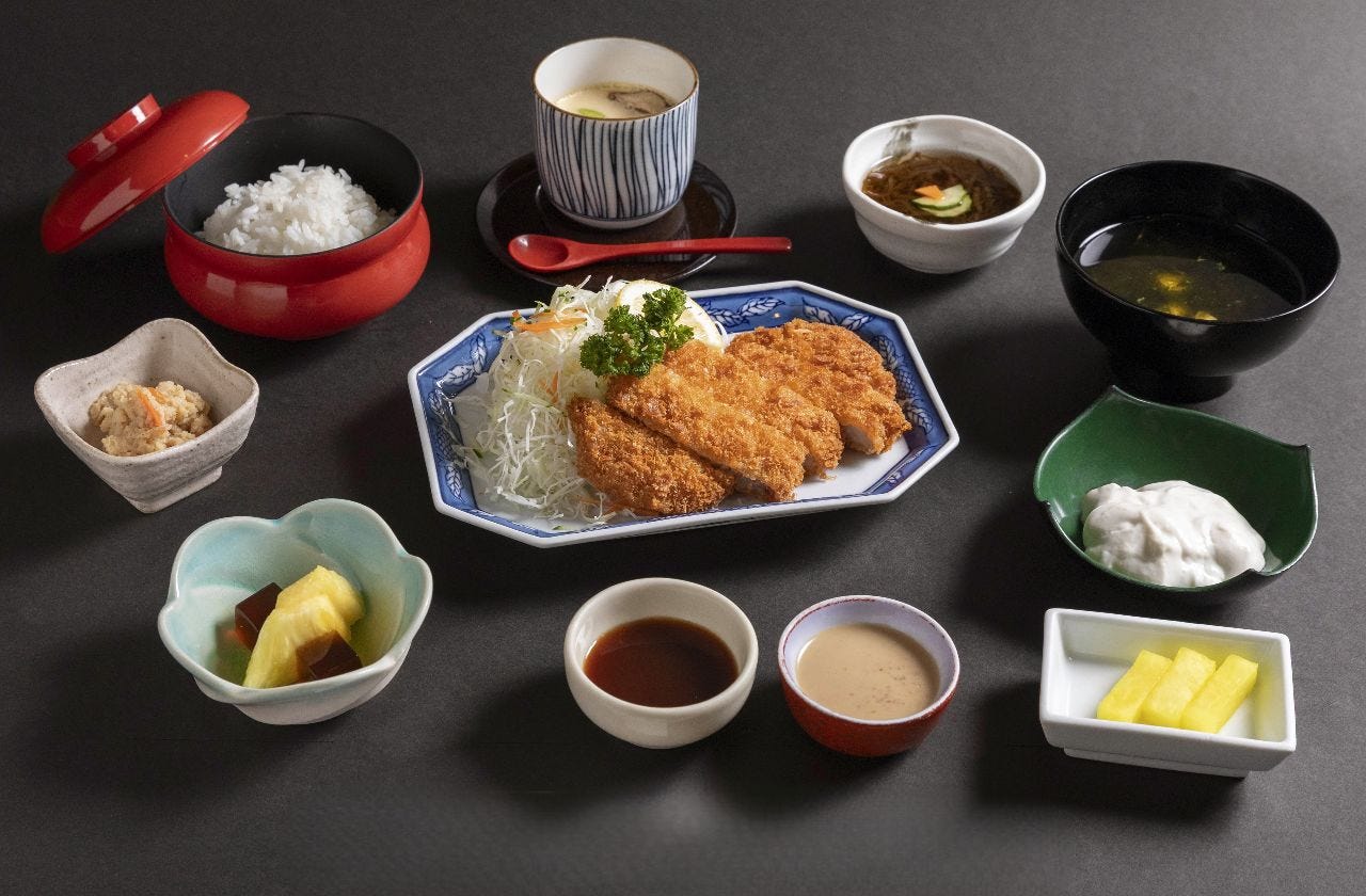 琉球料理と琉球舞踊 四つ竹 久米店（那覇/沖縄料理） - 楽天ぐるなび