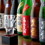 黒龍、久保田など店主厳選の多彩な地酒やそば焼酎をラインナップ