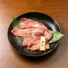 ホルモンの旨い店 焼肉十兵衛_【120分飲み放題付】名物ネギ塩タンとホルモン3種盛りに肉刺しも付いた『カジュアルコース』全12品