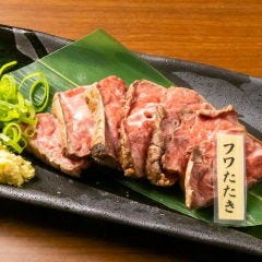 ホルモンの旨い店 焼肉十兵衛_生姜と九州醤油で味わうフワたたきは、お酒が進む逸品です