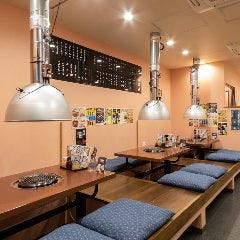 ホルモンの旨い店 焼肉十兵衛_【お座敷席/4名様卓&times;3】靴を脱いでゆったり寛げる！ご家族での会食にも◎