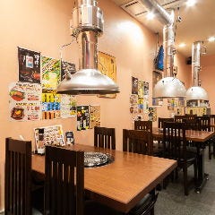 ホルモンの旨い店 焼肉十兵衛_【お一人様歓迎】
気兼ねなくお一人様でのご利用も歓迎!お好みの部位を自分だけのペースで焼きながら、厳選された美酒を片手に過ごす時間は格別です。温かみのある接客も好評で、居心地の良さに何度も通いたくなること間違いなし。誰にも邪魔されない、自分へのちょっとしたご褒美をどうぞ。
