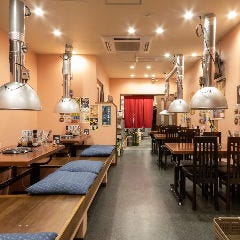 ホルモンの旨い店 焼肉十兵衛_【20名様~貸切OK】
店内の全客席を組み合わせて、20名様からの貸切パーティーに対応いたします。他のお客様を気にすることなく、一体感のあるアットホームな宴をプライベートな空間で満喫。会社の懇親会や同窓会、地域での各種集まりなど団体でのご宴会にぜひご利用ください。