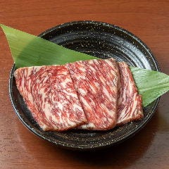 ホルモンの旨い店 焼肉十兵衛_【岡山駅徒歩12分】
桑田町の落ち着いたエリアに佇む当店は、JR岡山駅からも徒歩圏内。各種宴会の集合や解散にも便利で、遅い時間での合流にもスムーズ。お昼からのオープンはもちろん、夜更けの2次会まで元気に皆様をお迎えいたします。駅の喧騒から少し離れた和モダン空間で楽しいひとときを!