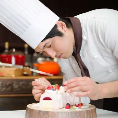 専属パティシエがお店で作ったスイーツをお楽しみください！