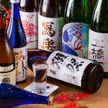 日本酒は常時40種類以上の品揃え！飲み比べセットもございます。