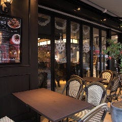 爽やかな風と日差しを感じられるテラス席でランチ♪8名様までOK