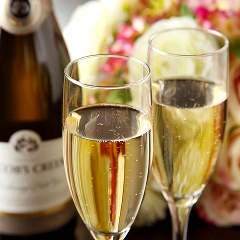 南欧料理のお店タパス_誕生日会・女子会などにオススメのアラカルトメニューもラインナップ豊富にご用意しております。居心地の良い開放的な空間で彩り鮮やかな品々とともに厳選したワインなどのドリンクをお愉しみください。