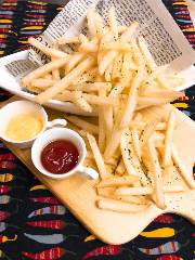 南欧料理のお店タパス_こぼれフライドポテト、ビールのおともに、お子様にも大好評