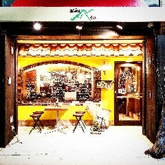 南欧料理のお店タパス_お店の外も暖かさが溢れ、女性にも人気のおしゃれな外観