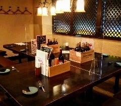 南欧料理のお店タパス_お客様のソーシャルディスタンスを意識してご案内しております。