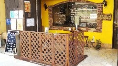 南欧料理のお店タパス_テラス席です。2名席と4名席があります。喫煙可能です。