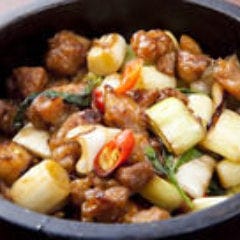 鶏肉とバジル石鍋焼