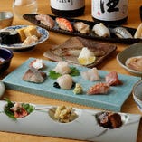 当店自慢の味を気軽に堪能できる「おまかせ7,000円コース」。その時期最もおいしい旬の天然鮮魚を様々な調理法で多角的にお楽しみいただけます。