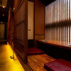 当店は博多駅から徒歩1分の好立地。ランチや宴会に便利です！
