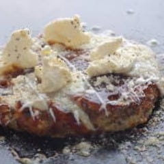 3種チーズのトッピング・１００％山芋生地ふわふわのとろろ焼き