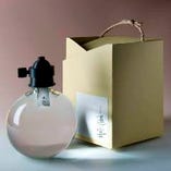 瓶の形は企業の街門真市のパナソニックから、「門真を明るく照らす酒」をイメージして電球形に。