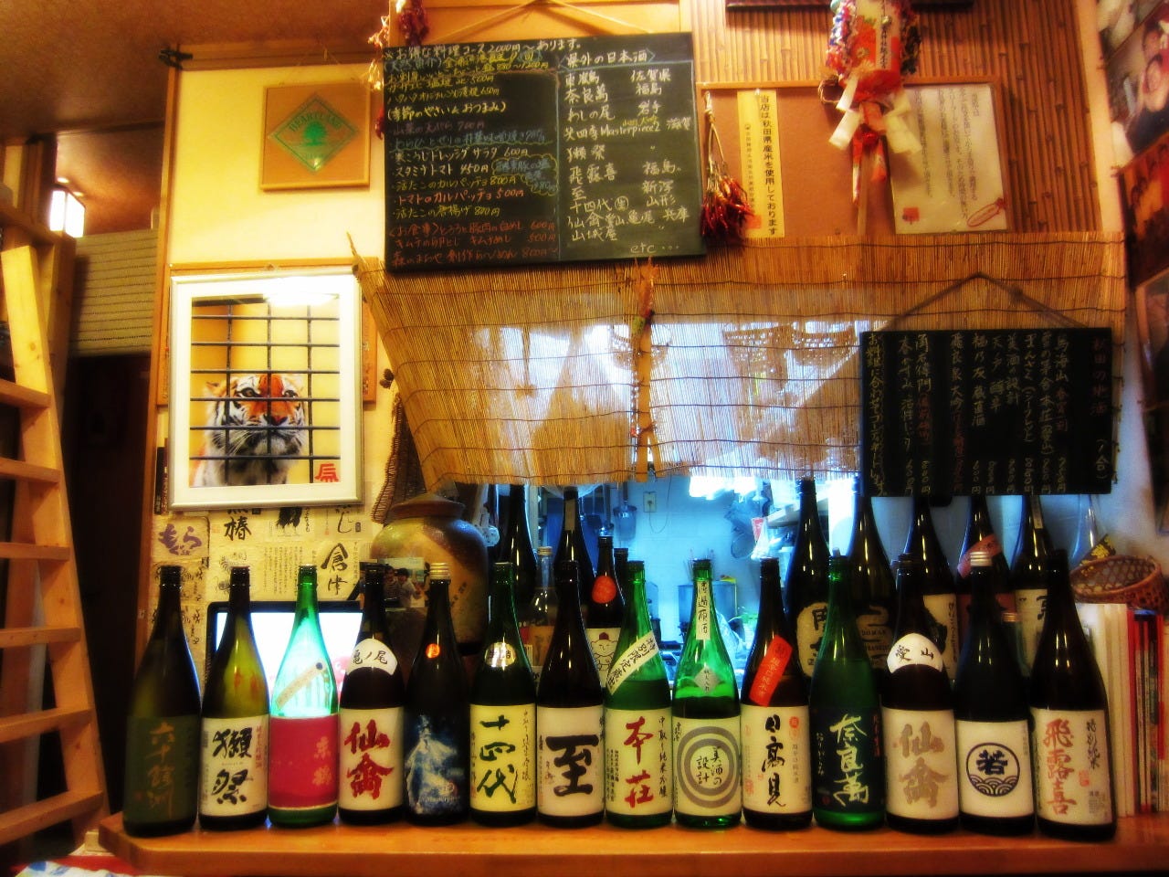 秋田県内外の希少でレアな地酒を多数取りそろえています。 