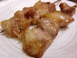 ミシュランガイドの万田酵素豚、頭肉（本物の豚トロを含む）串焼き