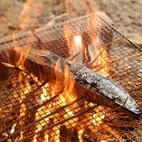 豪快な炎を見ながら藁焼きを楽しめる『た藁や』！