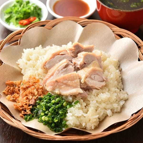 自家製鶏出汁で炊く旨味たっぷりの米が自慢！人気のカオマンガイ