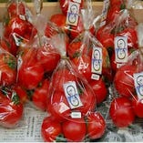 トマトの栽培には特に力を入れています。
完熟してから収穫するため鮮やかな赤色で甘みが強い。